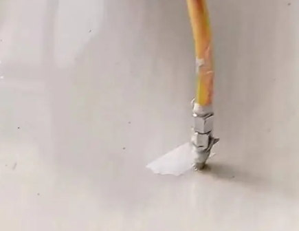 奉化瓷砖空鼓维修公司专业解答在瓷砖铺贴过程中，如果使用的砂料过粗（如全部使用了粗砂），可能会导致以下问题