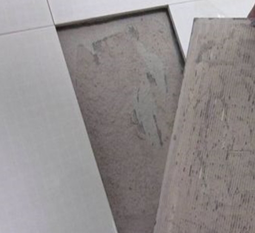 奉化瓷砖空鼓维修公司分享瓷砖铺贴时如果打浆（即涂抹在瓷砖背面和基层上的砂浆或瓷砖胶）过少，会带来以下问题